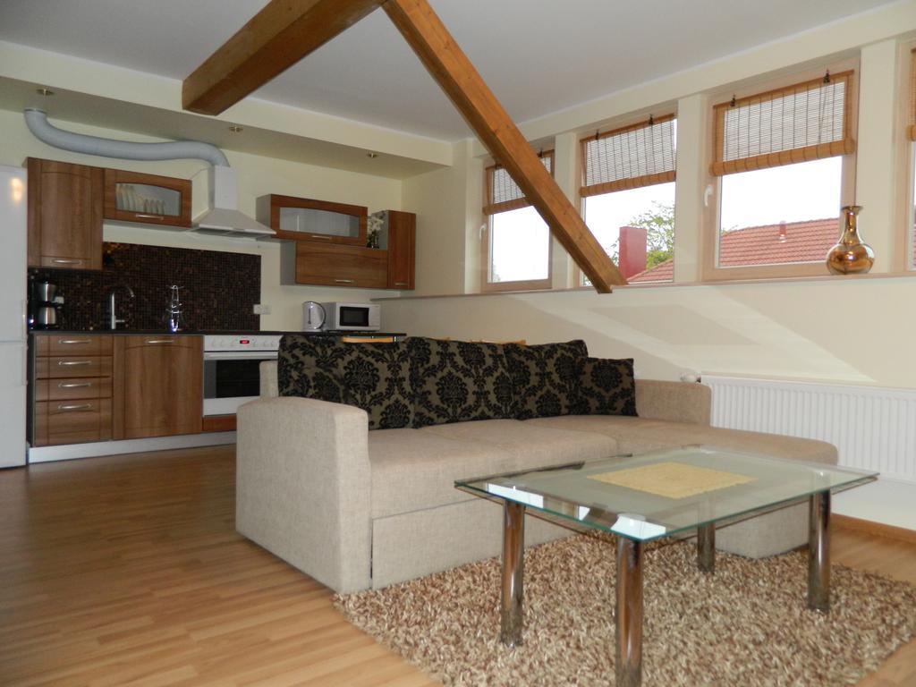 Paernu City Center Apartment Pärnu Quarto foto