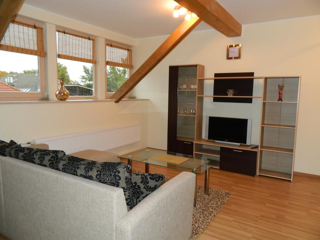 Paernu City Center Apartment Pärnu Quarto foto